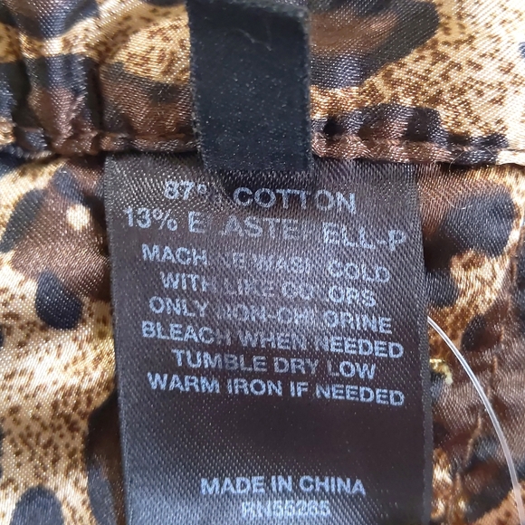 NWT. Express X2 Fit and Flare jeans. - Picture 6 of 8